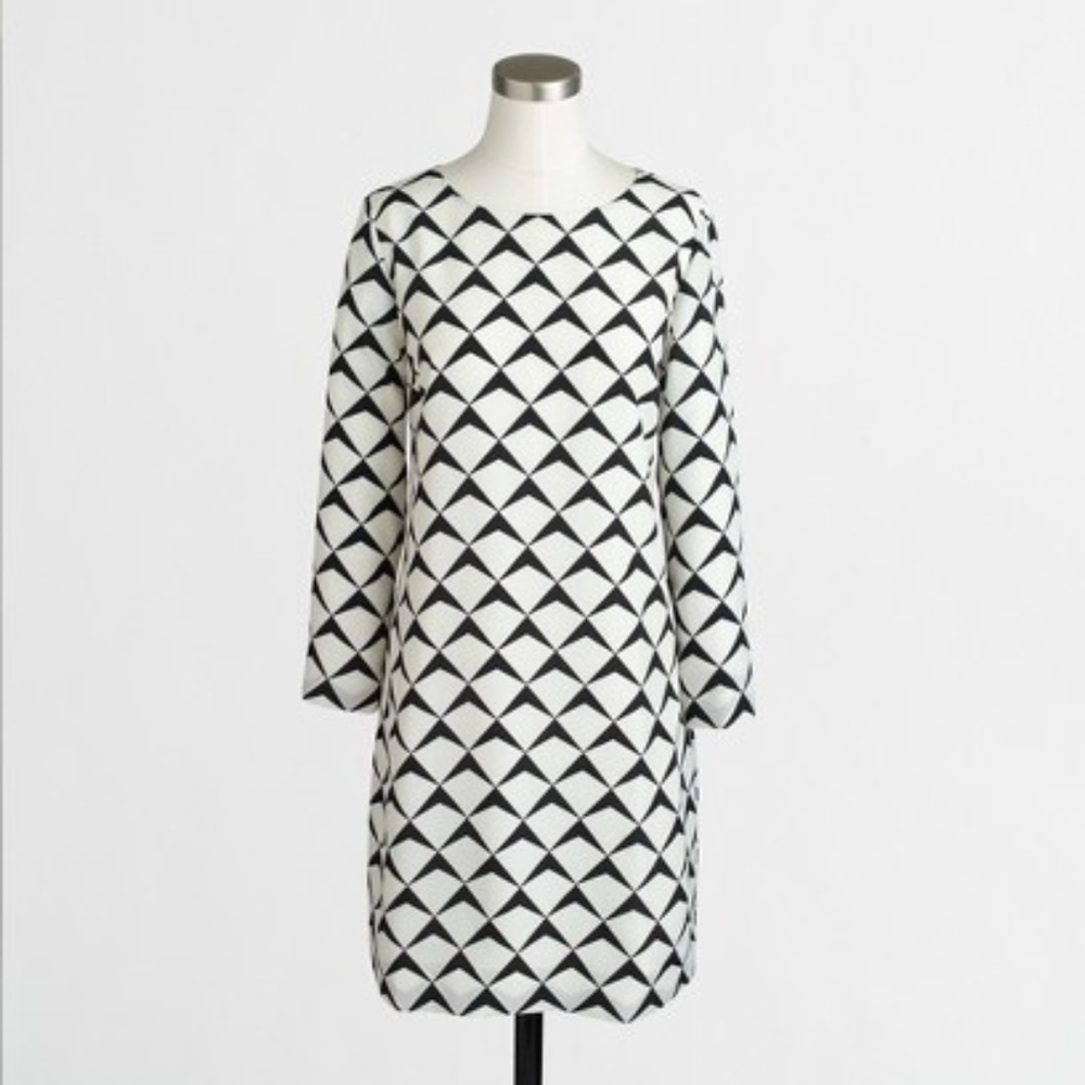 Patterned three-quarter sleeve gallery shift dress